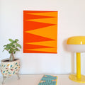 Cuadro textil realizado en patchwork de forma artesanal. Formas geométricas: triángulos.
Colores: amarillo y naranja.